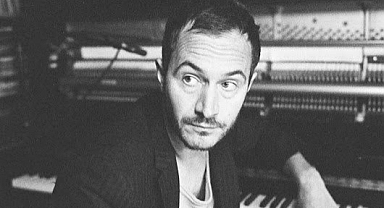 Tom Smith’ten yeni şarkı: Broken Time ilk solo albümün habercisi