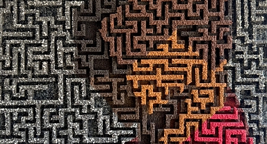 Çıkmazdan forma: Batıkan Bostancı’nın ilk solo sergisi