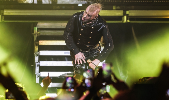 İstanbul arenasında endüstriyel gece: Till Lindemann'dan 19 şarkılık sert performans