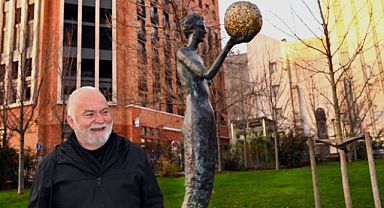 Paris’te kamusal alana kalıcı Türk imzası: Cem Sağbil’in iki heykeli yeni yerinde