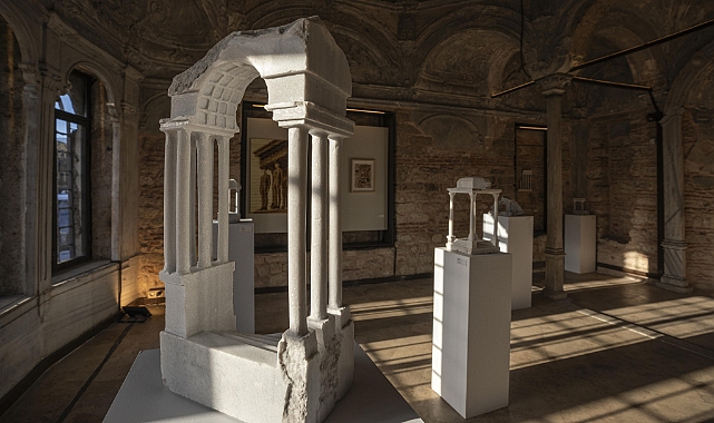 Taş konuşuyor: Tansu Kırcı’dan bellek ve kimlik üzerine sessiz bir sergi