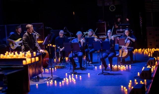 Twilight serisinin ilk filmi, 20. yılında bin mum ışığında sahneye taşınıyor