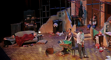 Doğum günü ziyareti kabusa dönüşüyor: Sevgili Yelena Sergeyevna sahneye taşındı