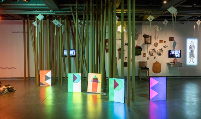 Güneş Terkol’un Epipe sergisi Salt Galata’da göç hafızasını izliyor