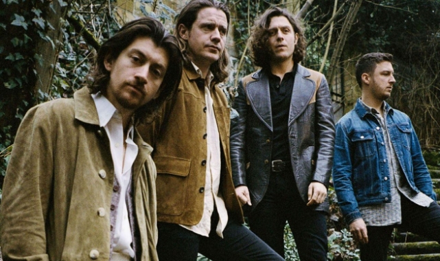 Savaşın ortasındaki çocuklar için müzik bir araya geldi: İlk adımı Arctic Monkeys attı