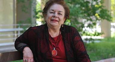 Genco Erkal Emek ve Onur Ödülü’nün ilk sahibi Prof. Dr. Ayşegül Yüksel oldu