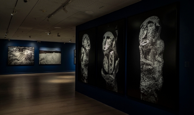 Isabel Muñoz’un Göbeklitepe ve Taş Tepeler fotoğrafları Berlin’de