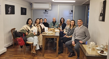 İzmir’i ortak bir hafızada buluşturan kolektif öykü kitabı