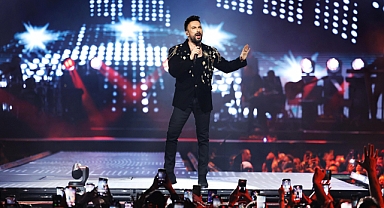 Tarkan’dan Volkswagen Arena konserinde “Manifest kızları”na selam
