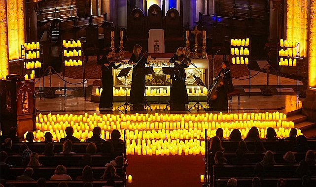 Yüzlerce mum ışığında klasik müzik konseri St. Antuan Kilisesi’nde
