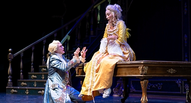 7 sezondur kapalı gişe sahnelenen Amadeus, 200’üncü kez sahnede olacak