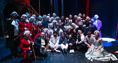 Amadeus 200. kez sahnedeydi: Tansu Biçer'e Altın Ayı kutlaması