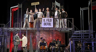 Gözlerimi Kaparım Vazifemi Yaparım Bursa’da sahnelendi