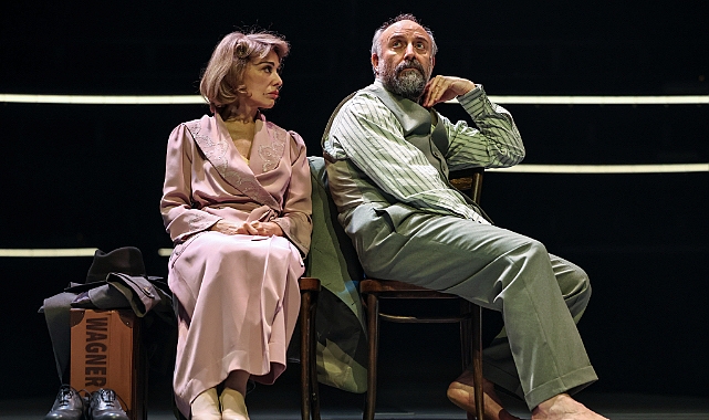 Halit Ergenç ve Zerrin Tekindor’lu Satıcının Ölümü İstanbul’da ilk kez sahnelendi