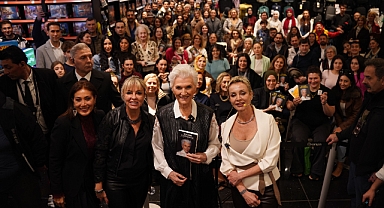 Maye Musk: Başkalarının rüzgârıyla savrulan bir yaprak olmayın