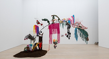 Nilbar Güreş, Venedik Bienali Türkiye Pavyonu'nda Gözlerinizden Öperim sergisiyle yer alacak