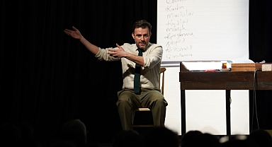 Salih Bademci'den tek kişilik Sesler oyunu