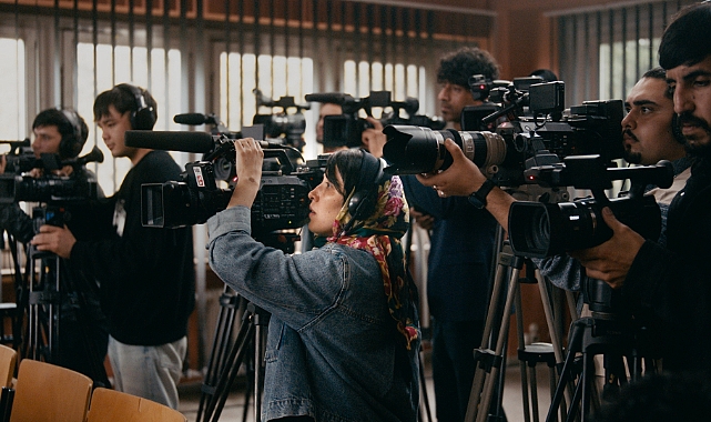 Taliban'nın baskısı altında bir kadın kameramanın direnişi: No Good Men