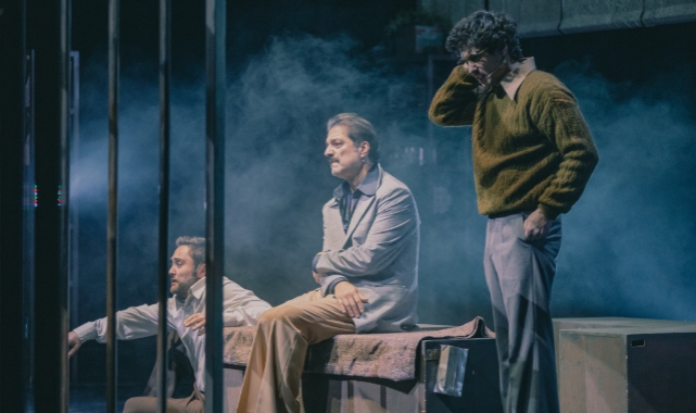 Tarık Akan’ın 12 Eylül hikayesi sahnede hayat buluyor: Anne Kafamda Bit Var