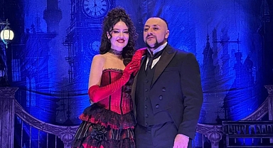 Hayko Cepkin ve Pelin Akil'i buluşturan Jekyll & Hyde, Türkiye'nin farklı şehirlerinde sahnelenecek