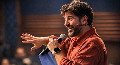 Murat Genç’ten 100. gösteri: Aşırı Rahat Bostancı’da sahnelenecek