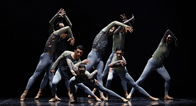 Sahne dört farklı koreografiyle açıldı: Momentum İstanbul’da prömiyer yaptı