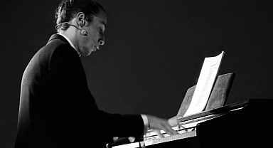 Son Resital sahneye çıkıyor: 19 yaşındaki yönetmenden disiplinlerarası performans