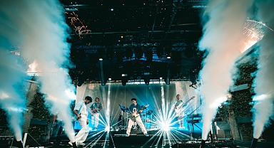 Dolu Kadehi Ters Tut, İş Sanat'ın Cuma İş Çıkışı konserlerinde sahne aldı