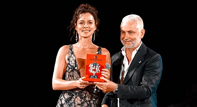 Özge Özpirinçci’ye İtalya’da Nations Award for Cinematic Excellence ödülü