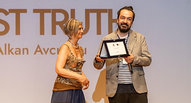 Yapay zekâ üretimi Gerçek Ötesi’ne İtalya’dan büyük ödül