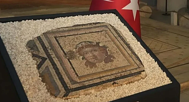 ABD'den iade edilen 13. Zeugma mozaiği Gaziantep'te yerine yerleştirildi