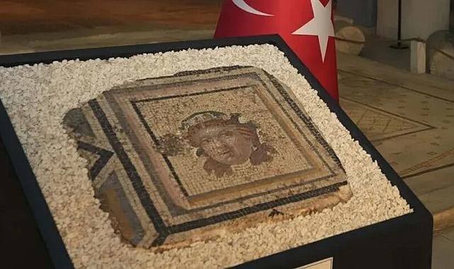 ABD'den iade edilen 13. Zeugma mozaiği Gaziantep'te yerine yerleştirildi