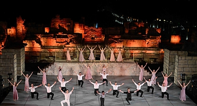 Efes Opera ve Bale Festivali'nde Zorba balesi büyük ilgi gördü