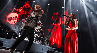 Gripin konserinde sürpriz düet: Aşk Nereden Nereye Fransızca yorumlandı