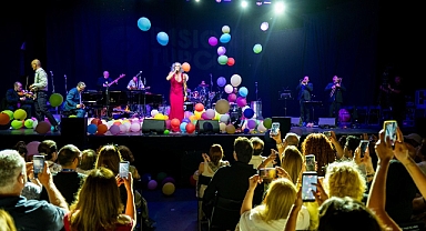 Pink Martini, Harbiye Açıkhava'da konser verdi