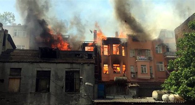 Balat'ta çıkan yangınlar bir tarihi yok ediyor