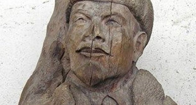Kıyıya vuran Lenin heykeli film oluyor