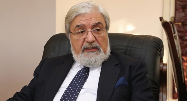 Operada komedi: Kendi atamasını kendi yaptı!