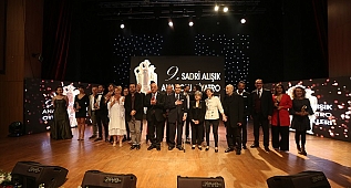 9. Sadri Alışık Anadolu Tiyatro Oyuncu Ödülleri sahiplerini buldu