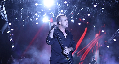 Haluk Levent 65 bin kişiye canlı söyledi