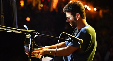 Uriel Herman Son Bakış ile büyüledi