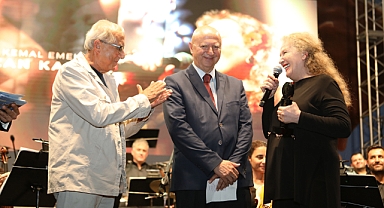 Zihni Göktay ve Suzan Kardeş'e Adana'dan ödül