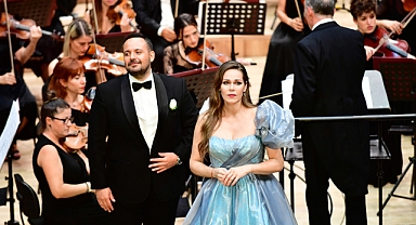 Murat Karahan ve Kristine Opolais büyüledi