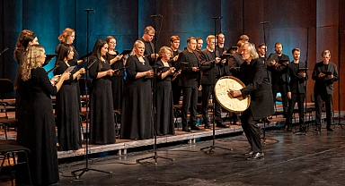 Estonya Filarmononi Oda Korosu'ndan Feraye performansı