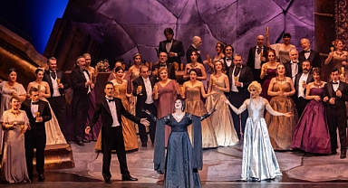 La Traviata operası büyüledi