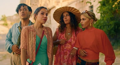 Evet, Hayır, Belki ile İstanbul'un sosyetesi sahneye çıkıyor